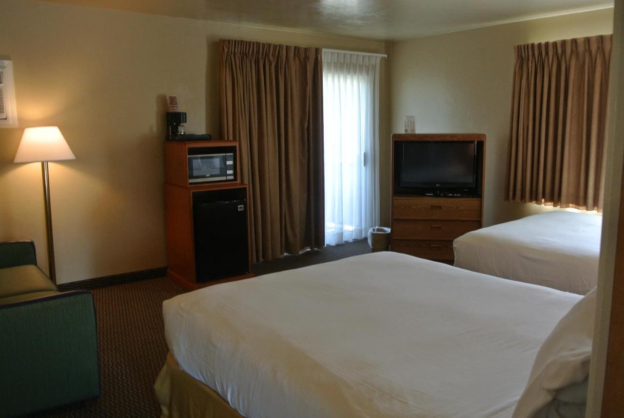 Vino & 3* Atascadero