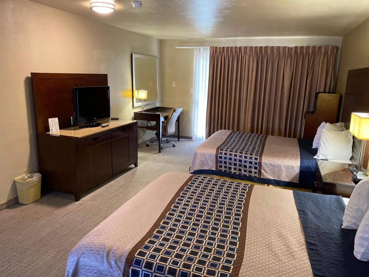 Vino & 3* Atascadero